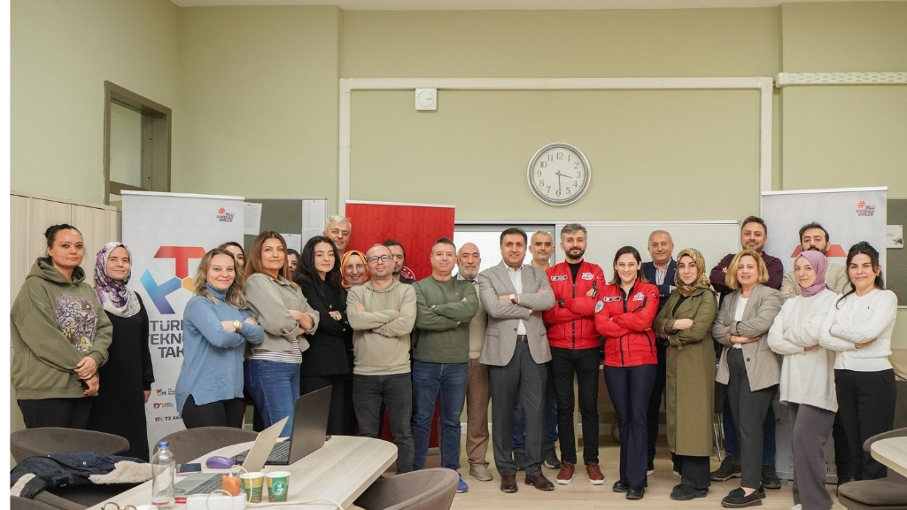 İstanbul İl Milli Eğitim Müdürü Murat Mücahit Yentür TEKNOFEST proje eğitimi ziyareti